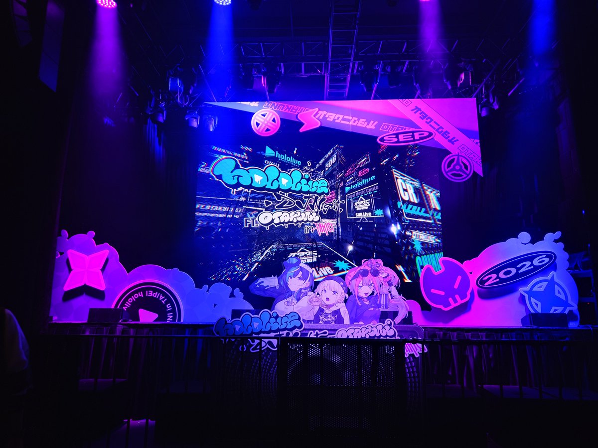 kuroinuyu_108's tweet photo. hololive DJ Night ft. OTAKUNI in Taipei
初めてのDJ LIVE、めちゃくちゃ楽しかったーー！！
次の曲がどう変わるかワクワクしっぱなし

（千速の脚見てたら踏まれたく）

#hololiveDJNight #OTAKUNI #宅邦戰隊  #輪堂千速 #綺々羅々ヴィヴィ https://t.co/FHsyKAaOtg