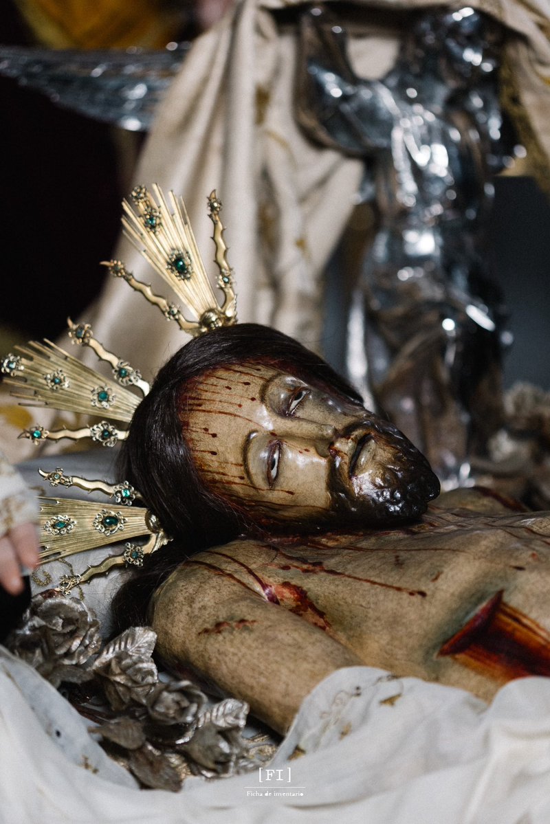 HdadPiedadJerez's tweet photo. MATER IUXTA FILIUM
«Ya vienen las tres Marías
con los tres cálices de plata,
recogiendo la sangre
que Jesucristo derrama.

Quien cogiera una gotita,
será su alma bendita;
quien cogiera una almozada,
será su alma sagrada.» https://t.co/j2SLUDlvu4