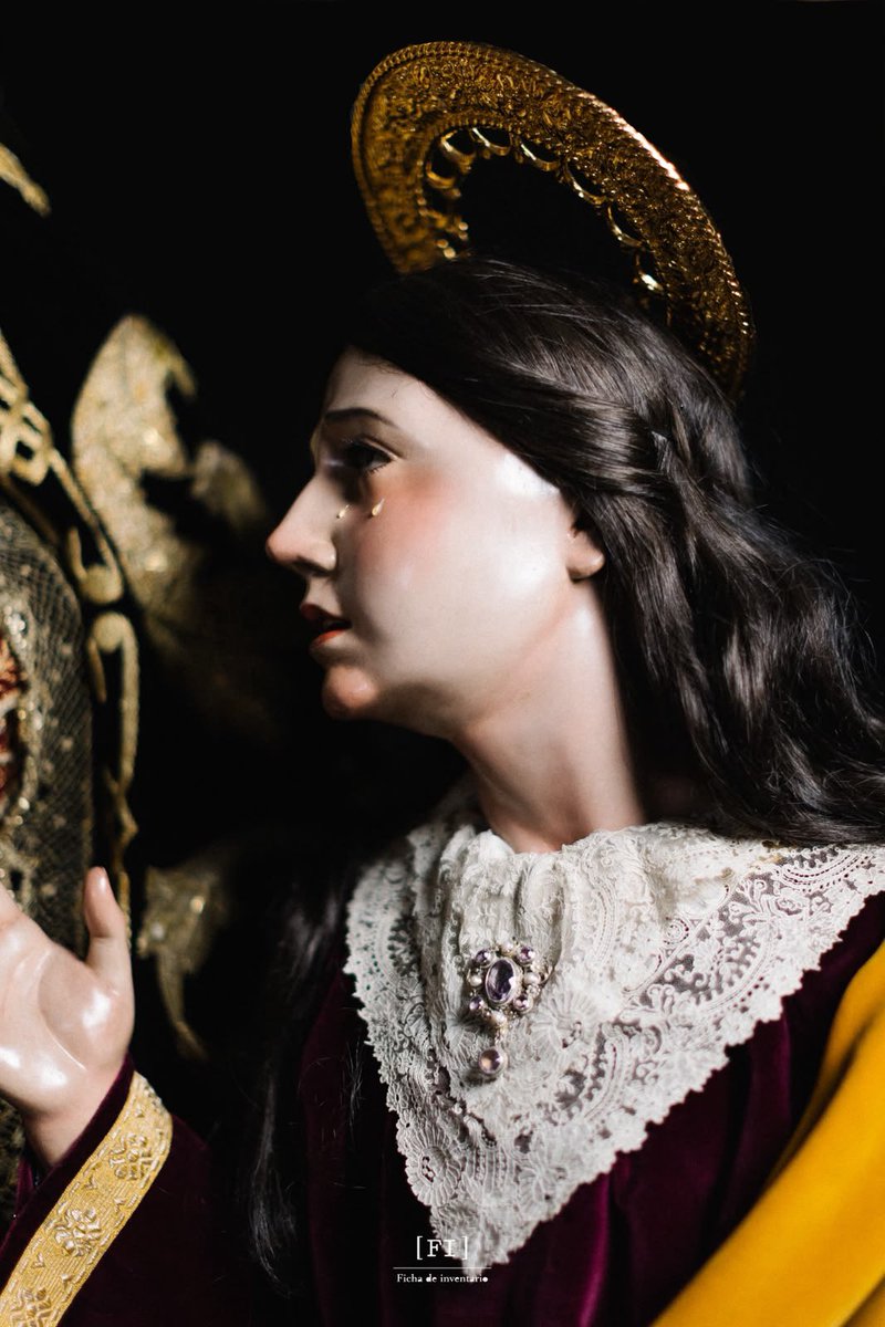 HdadPiedadJerez's tweet photo. Así amanece ataviada Nuestra Señora de la Piedad, fielmente acompañada por San Juan Evangelista, María Magdalena, María Salomé y María Cleofás, en una escena que nos sitúa ante el misterio del Calvario y nos hace contemplar, de nuevo, el dolor de la Madre ante su Hijo. https://t.co/H6EwcKiijb