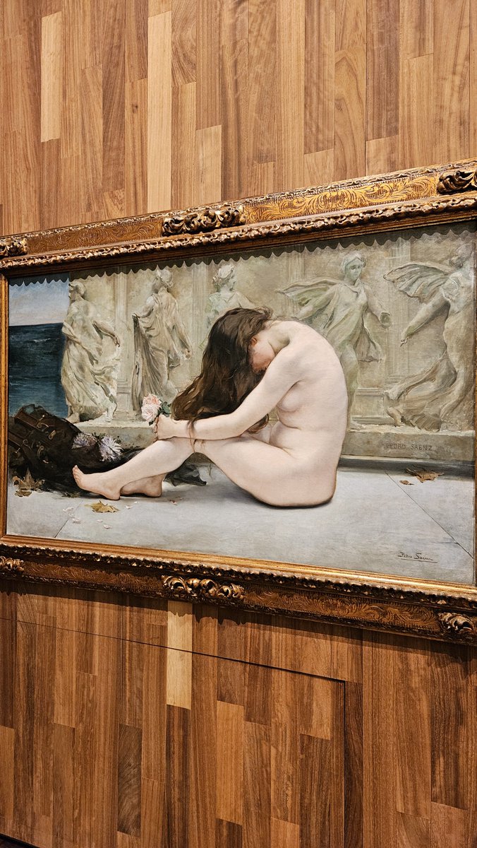 meedvs4's tweet photo. donne al museo de malaga <3 https://t.co/8HHrMoQCty