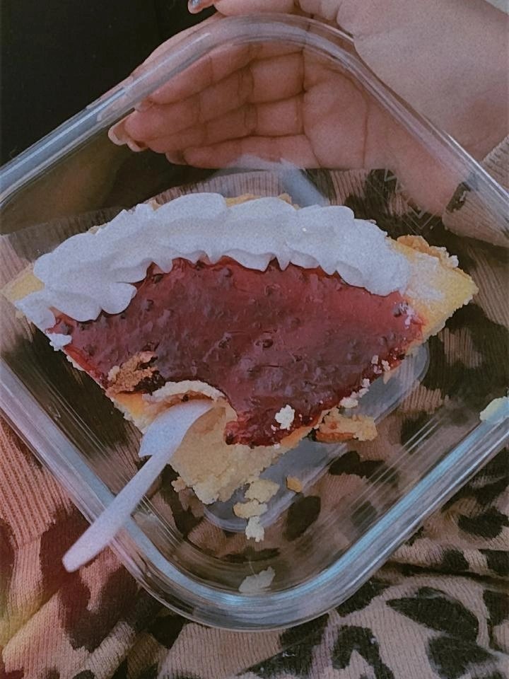 natmoonshine's tweet photo. No soy fan de las golosinas pero qué tal los postres 😻 está delicioso!!! https://t.co/4hq9FKMRlW
