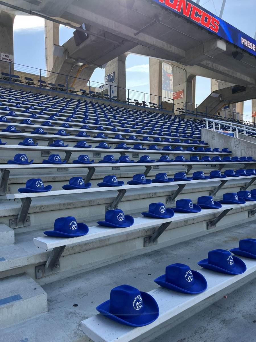 BoiseStampede's tweet photo. FREE COWBOY HATS FOR THE STAMPEDE https://t.co/0rpzdDl4Mr