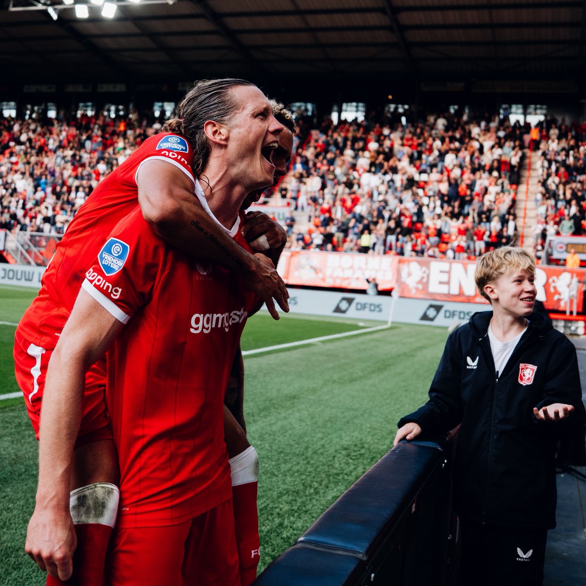 fctwente's tweet photo. 🔴🤩
#FCTwente | #TWEADO https://t.co/r8akqLUEOg