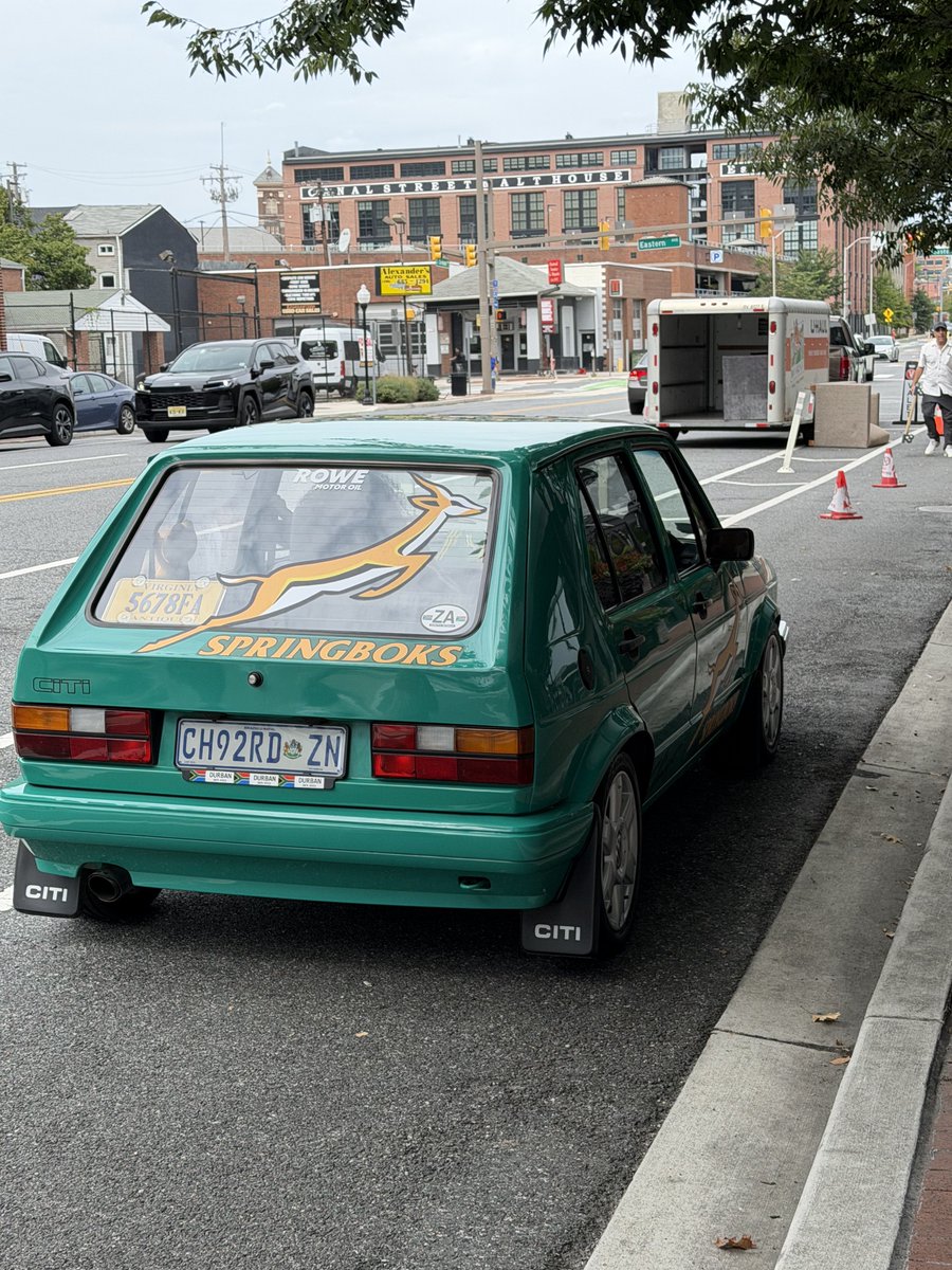 BlakeCapa's tweet photo. How did they get a Chico in downtown Baltimore I’m crying 😭😭 #RSAvNZL https://t.co/hX1ZUy6OKu