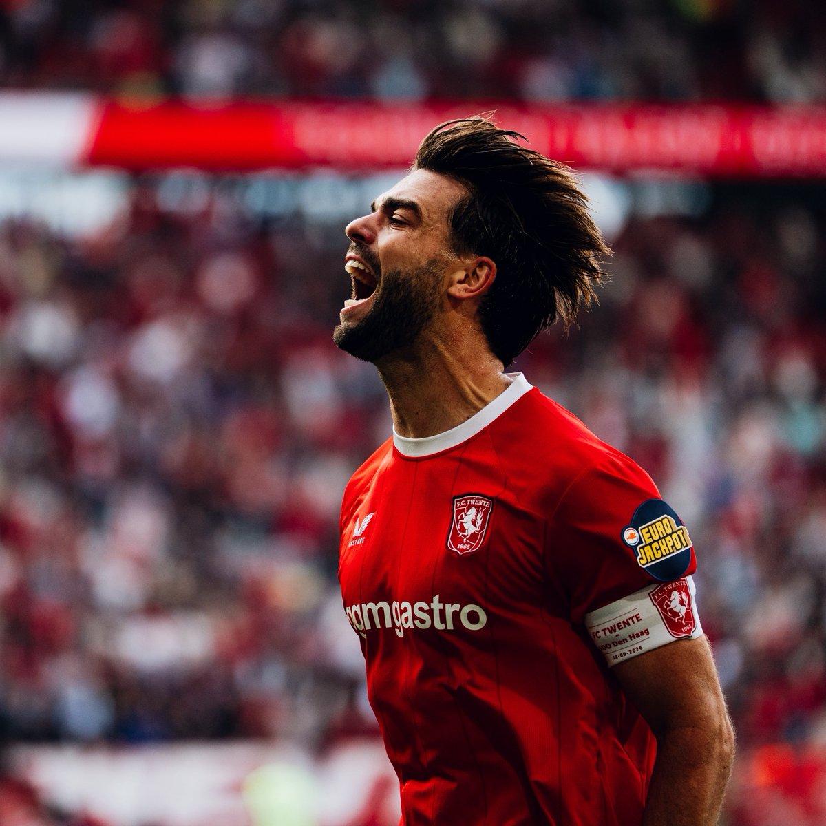 fctwente's tweet photo. 🔴🤩
#FCTwente | #TWEADO https://t.co/r8akqLUEOg