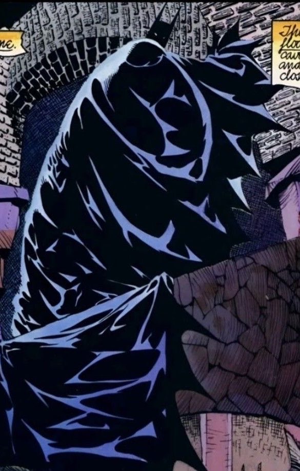 nightswayness's tweet photo. Batman when he’s drawn like a gothic creature >>> https://t.co/Kp2SyAfvCH