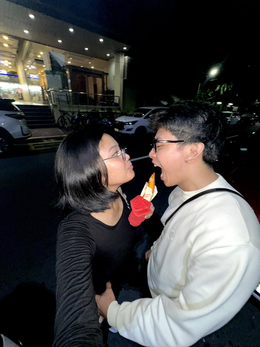 jolyargh's tweet photo. he always know how to make me laugh whenever i’m not in the mood. he knows exactly how to make me feel better. 🙁 https://t.co/ZqDJbIvJSL