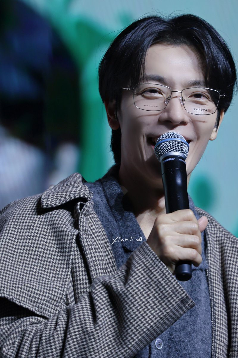 XiandaHae's tweet photo. Can’t get enough of Hae in spects 🤓😍

260912 STAY ALIVE Parallel Days With HAE 
#동해 #Donghae Fanmeeting in Shanghai
@donghae861015 https://t.co/b5uDEPTywH