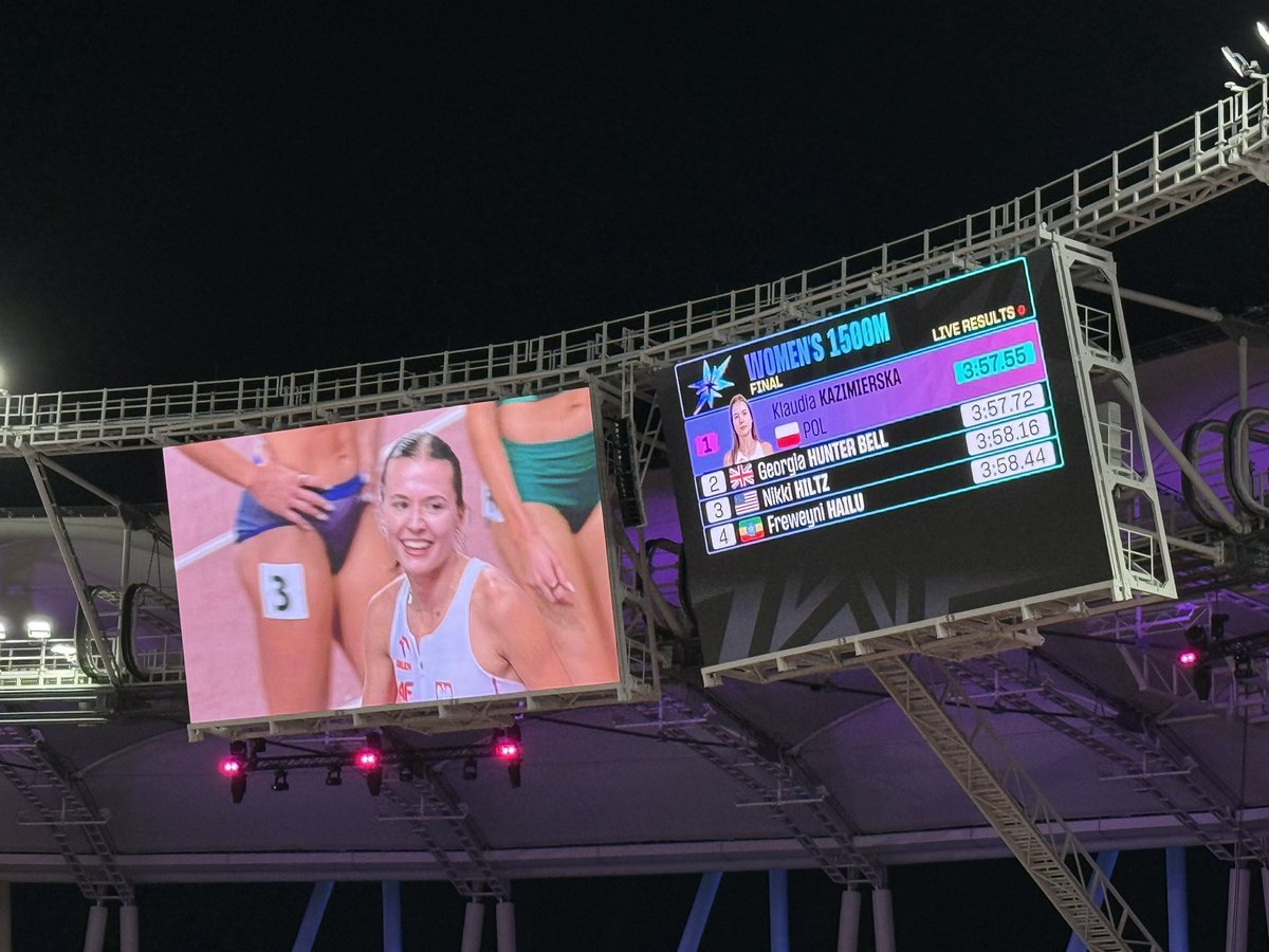 gamupdates's tweet photo. Unstoppable! @kazimierska_k 🇵🇱 holds off the best 1500m field of the year to win the first-ever #WorldAthleticsUltimate in 3:57.55!! https://t.co/xm4eV5frIk