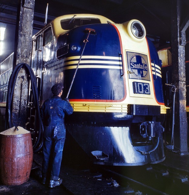 NJP_Productions's tweet photo. AT&amp;SF 103 getting a bath https://t.co/VCVFTDCWk1