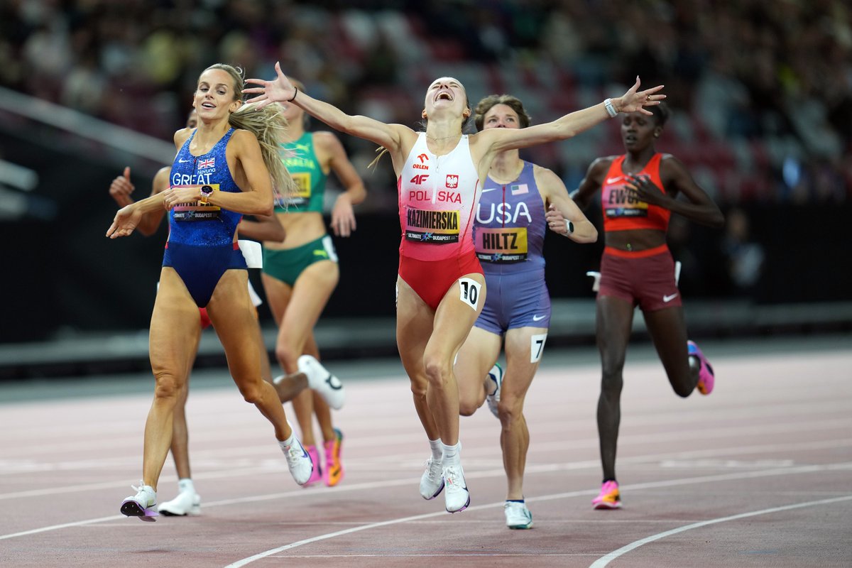 WorldAthletics's tweet photo. The DREAM season finale ‼️

Just a week after her surprise win at the Diamond League final, Kaludia Kazimierska does it again, holding off Georgia Hunter Bell in the final metres of the 1500m to claim the Ultimate trophy in 3:57.55 🫶

#WorldAthleticsUltimate https://t.co/17ruudd0Kk