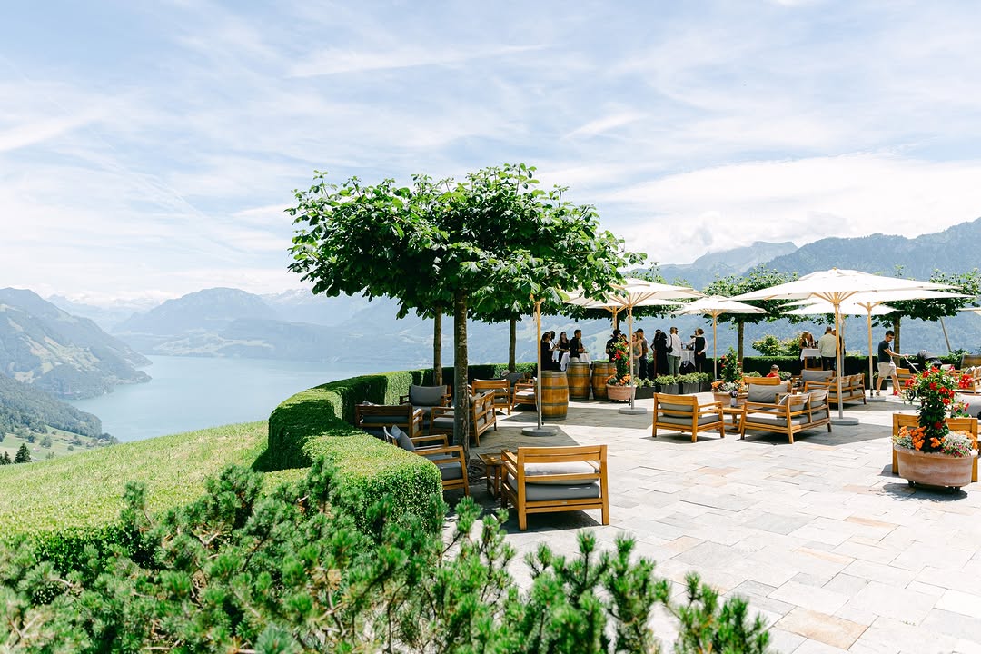 LUDVIN7's tweet photo. At Villa Honegg, afternoons are touched by a little extra magic.
Refresh yourself with a drink, savor a delicate snack or dessert, and gaze out across the magnificent alpine panorama. And should you be lucky, you’ll see a helicopter landing or taking... https://t.co/MpEX8L7dom