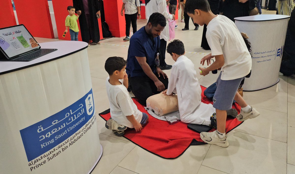 EMS_Rnaa's tweet photo. مشاركتنا في اليوم العالمي للإسعافات الأولية مع نادي الخدمات الطبية الطارئة 🚑🩹
@EMS_KSU 
#اليوم_العالمي_للإسعافات_الأولية https://t.co/Y7lf6FUoRL