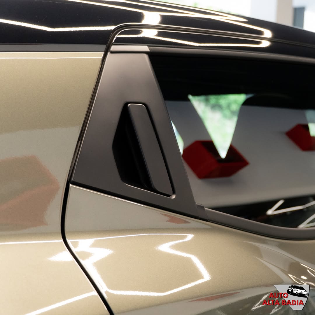 CherrieRonr6's tweet photo. Oggi celebriamo la Giornata Mondiale dell’Ambiente con Nuova EVITARA, il SUV 100% elettrico Suzuki per una mobilità innovativa e sostenibile. Passa in concessionaria e guida il cambiamento. https://t.co/mzhWWp5BCr