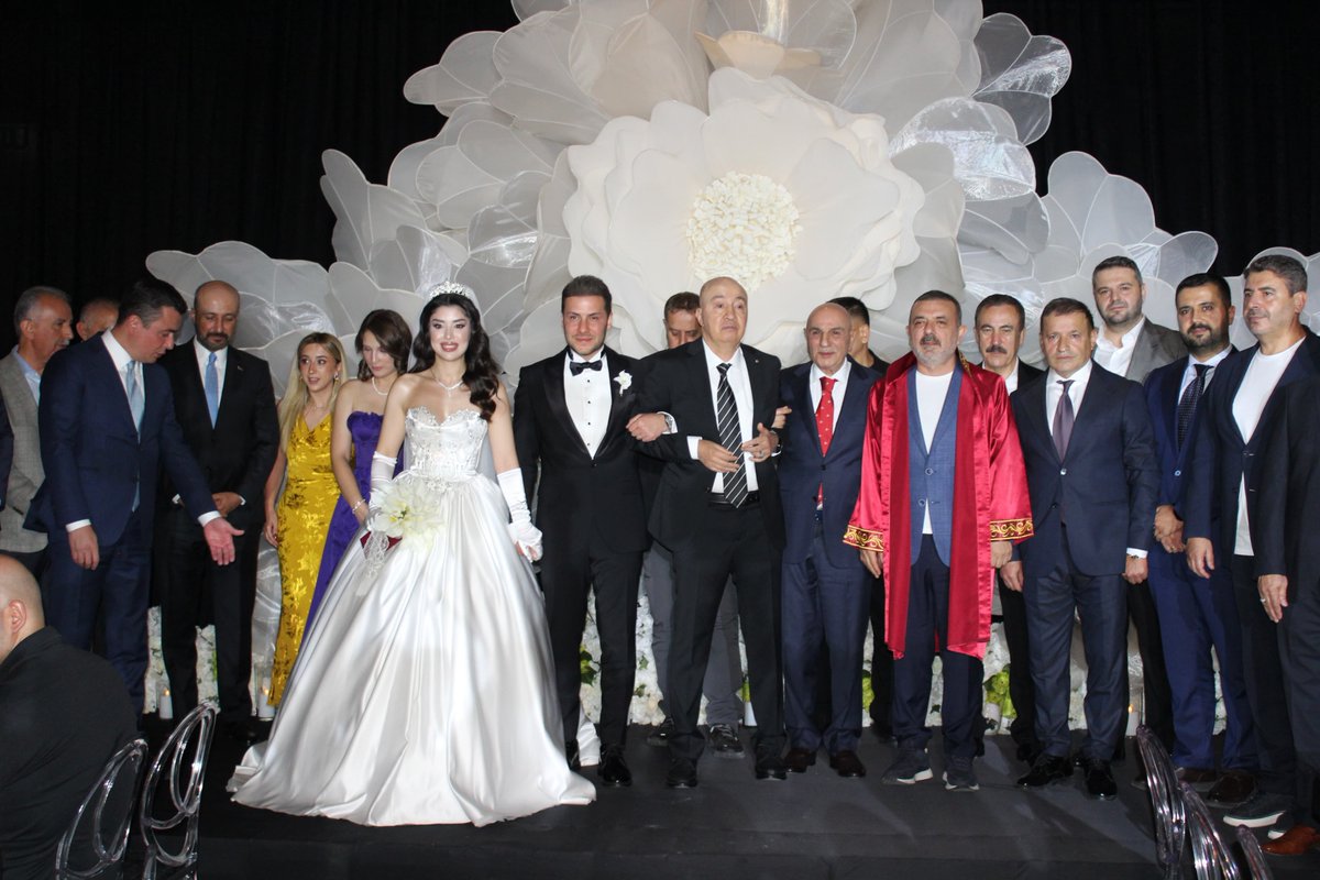 AkKeciorenResmi's tweet photo. İlçe Başkanımız Ömer Faruk İslam, Sincan Belediye ve Büyükşehir Belediye Meclis Üyemiz Osman Aydoğdu'nun oğlu Ertuğrul&Selin çiftinin düğün törenine katılım sağladı. 

Genç çiftlerimize ömür boyu mutluluklar diliyoruz. 

@RTErdogan
@hakanhanozcan
@erhansarigol
@AkpartiAnkara
@omerfarukislam