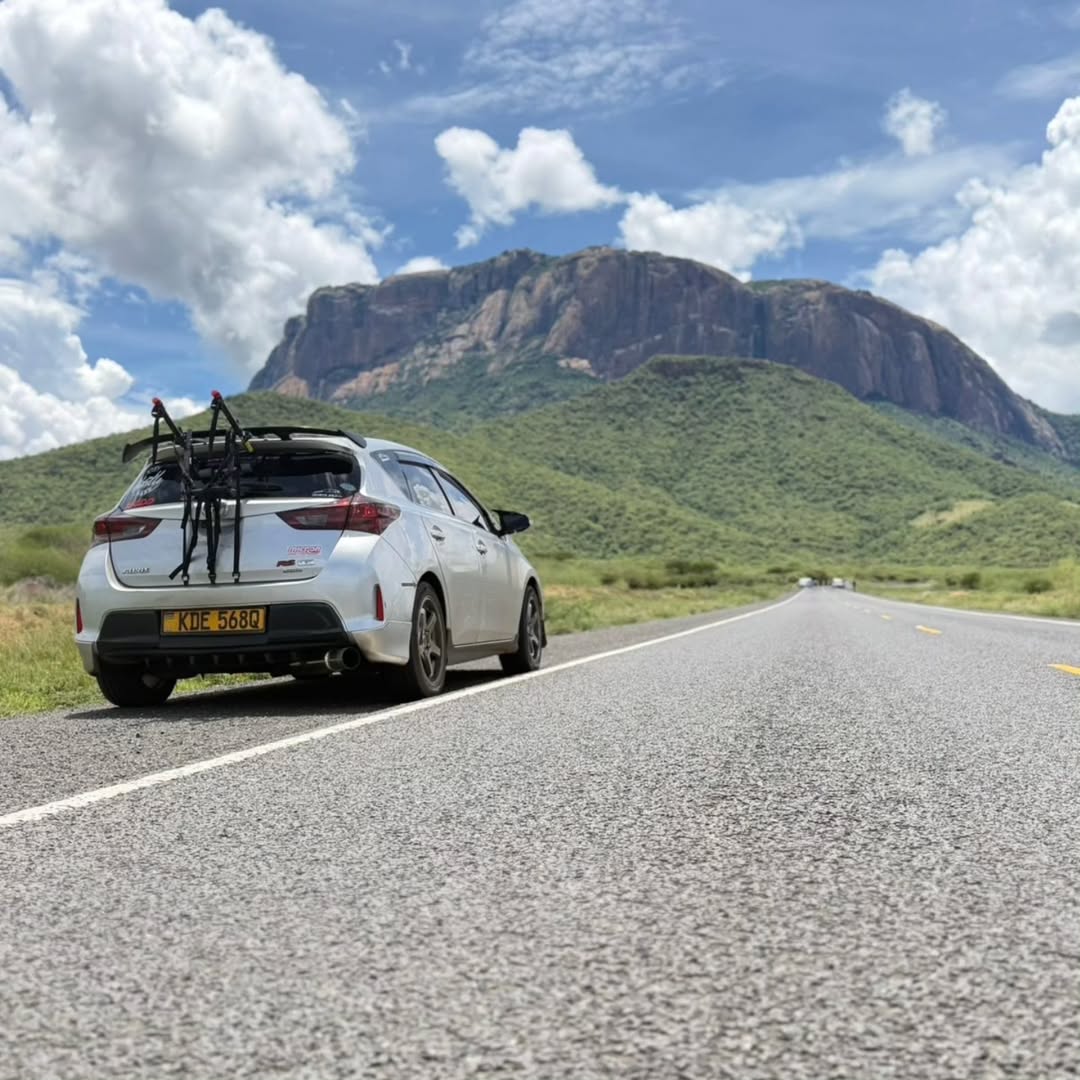 PatsyStuczmpd's tweet photo. Chasing horizons at Mt. Ololokwe. https://t.co/s21scaqxgS