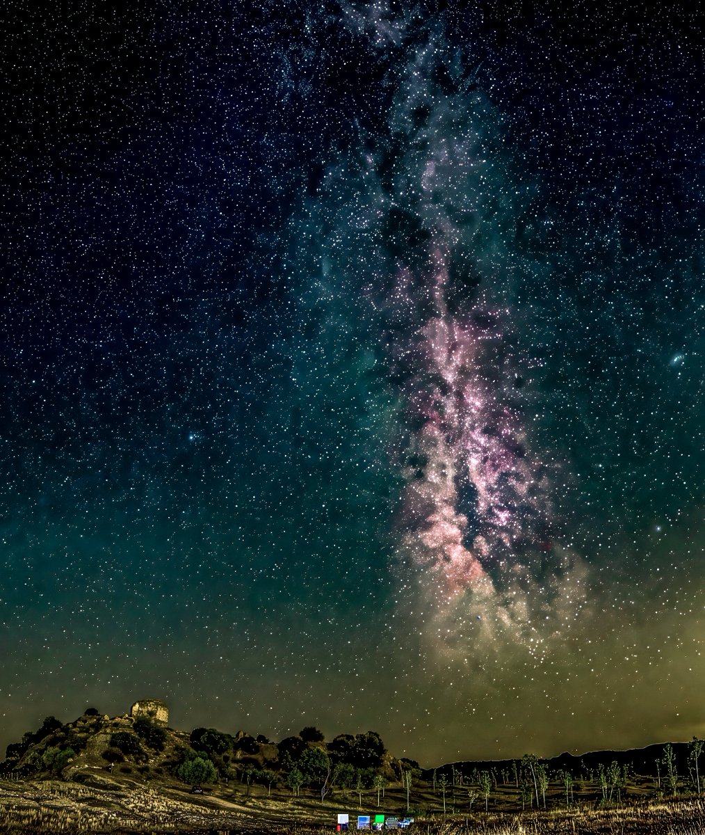 JuanManuelSer20's tweet photo. Desde la ermita de Setefilla, la tierra guarda silencio mientras la Vía Láctea enciende sobre ella el camino de las estrellas #vialactea #setefilla #nochedeestrellas #perseidas #fujilove #fujifilmxseries #fujixh2 #photoftheday #streetphotography #nochedeamigos https://t.co/M32aDFhlK4