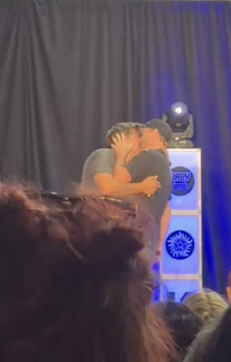 casdeanlyric's tweet photo. boykisser!! misha’s a boykisser!! https://t.co/OZqLtgnchs