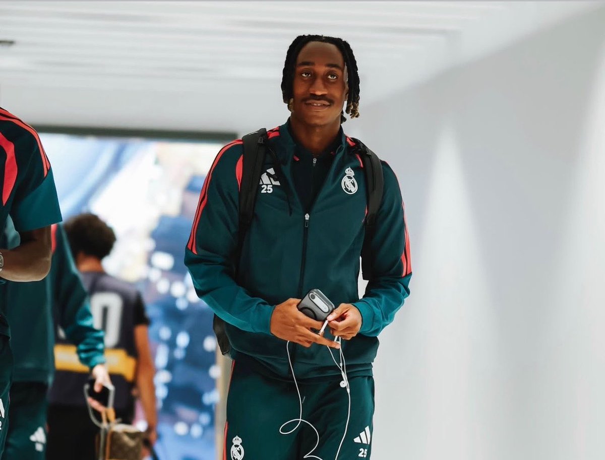 FabrizioRomano's tweet photo. ⚪️⚡️ Yan Diomandé makes his first start as Real Madrid player since joining from RB Leipzig in August. https://t.co/a40e4fdhfz