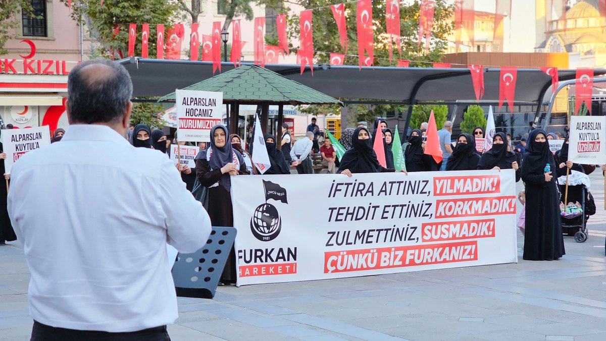fhengellenemezz's tweet photo. Elazığ, Hocası ve kardeşlerinin özgür kalması için #basınaçıklaması gerçekleştirdi. 

Ozgürlük IçinMeydandayız
FurkanGönüllülerine Ozgürlük https://t.co/4vjlWpgRZ8