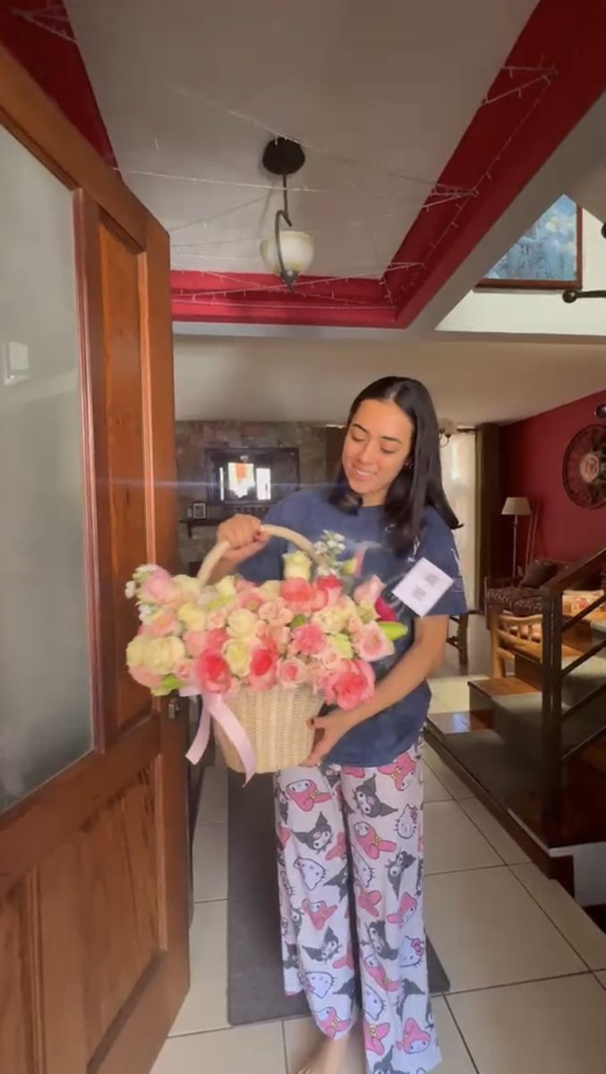 emir_mulhia's tweet photo. Un año de relación a distancia y lamentablemente no pude estar ahí contigo a tu lado. Te prometo no será permanente, pues mi amor por ti no conoce la distancia. Te adoro, amor ❤️ https://t.co/e3SWhoZ19v