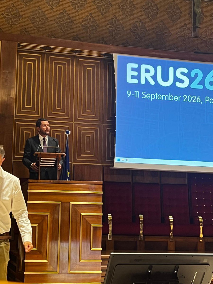 UroFrancescoDB's tweet photo. A few takeaways from #ERUS26 🇮🇹
🔹 #Telesurgery is already a reality. 🔹 A surgeon should learn something from every operation. 🔹 And Padua… what a location! Lucky to visit the first anatomical theatre. 🏛️⚕️

Thank you ! #EAU 
@AlbertoBreda1 @fabriziodalmoro https://t.co/fAvkPbh4fu