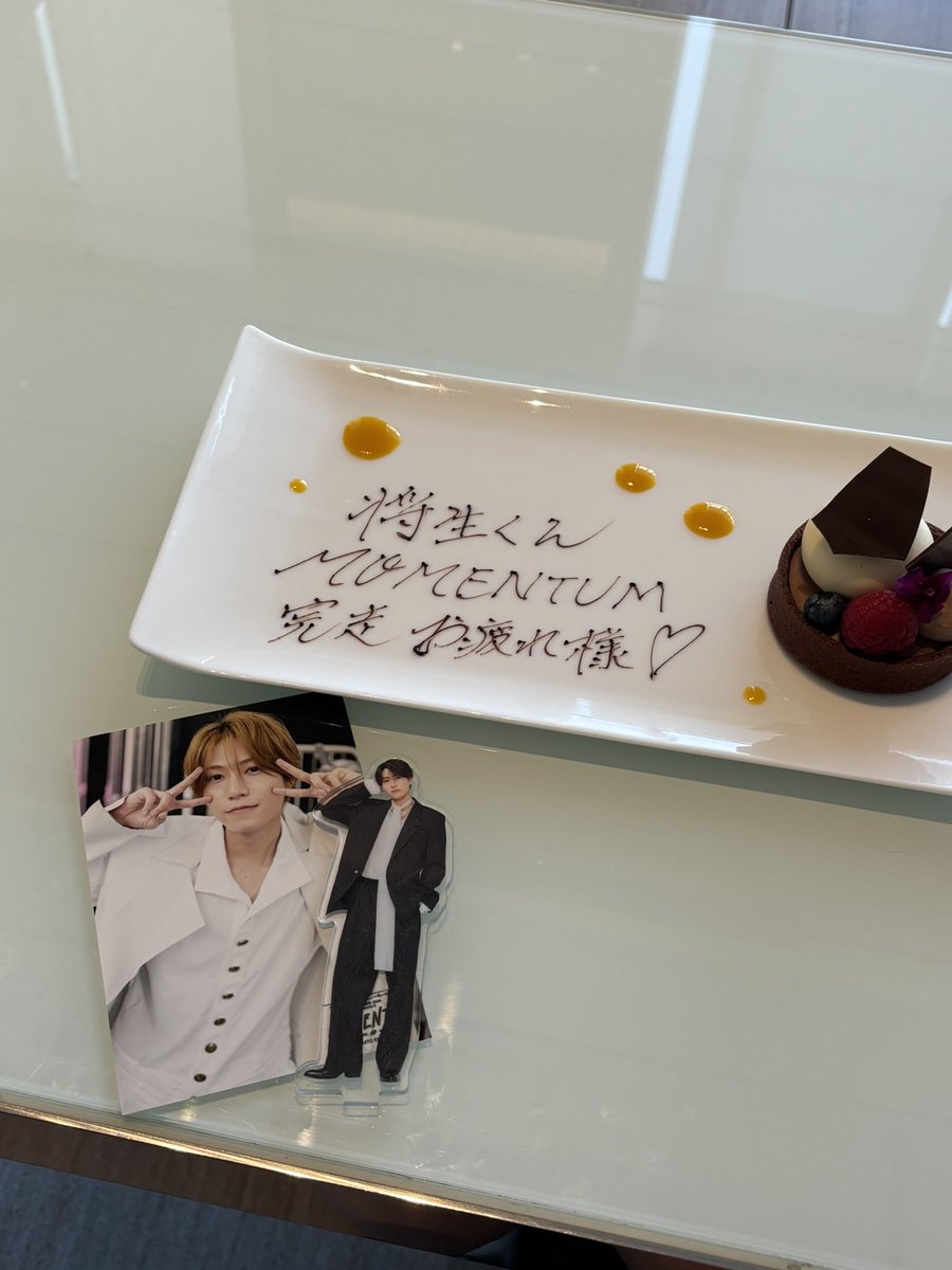 h2vkil7's tweet photo. 載せ忘れてた😭😭今更すぎるけどお疲れ様会したときの(ˆ ̳, ̫ , ̳ˆ)"੭💘 https://t.co/JqS29lhzz5
