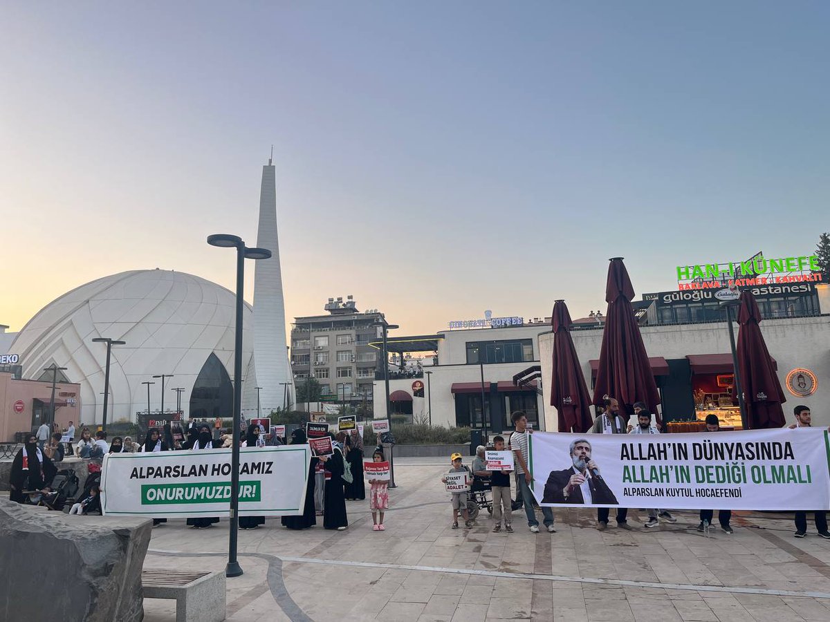 fhengellenemezz's tweet photo. Adıyaman, Hocası ve kardeşlerinin özgür kalması için #adaletbekleyişi gerçekleştirdi. 

Ozgürlük IçinMeydandayız
FurkanGönüllülerine Ozgürlük https://t.co/ka07f5Kj83