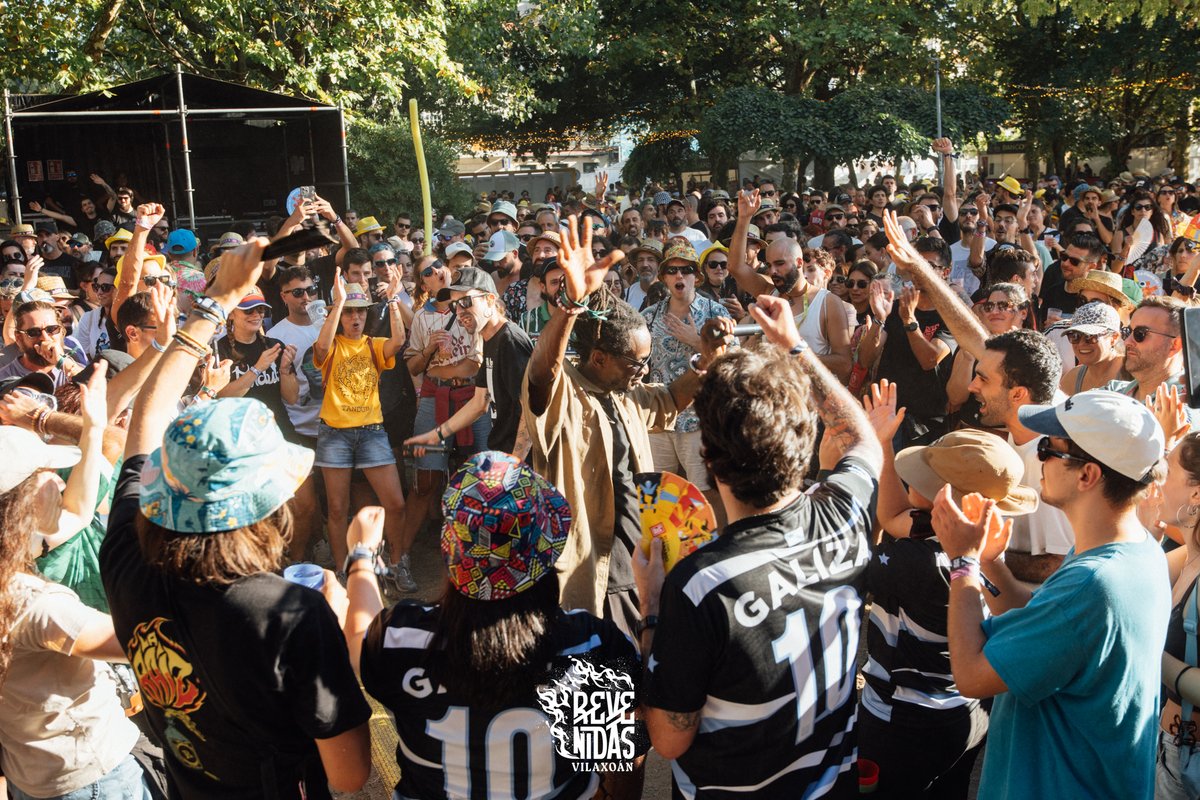 Revenidas's tweet photo. Nin a abafante calor deste sábado nos impide gozar ao máximo do directo de @MaloaBrothers  ! 🤩✊

Incríble concerto no Escenario Vibra Mahou 🔥

📸 @bycandelalora 

#FestivalGaliza #Revenidas #Músicaendirecto https://t.co/n3TmUQ9Ezd