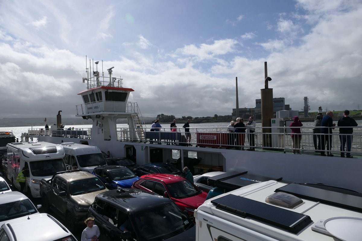 thremnir's tweet photo. Took the ferry home today, after the #Birdwatch meet. First time on it in a while! #TarbertKillimer https://t.co/XcD9IioNtr