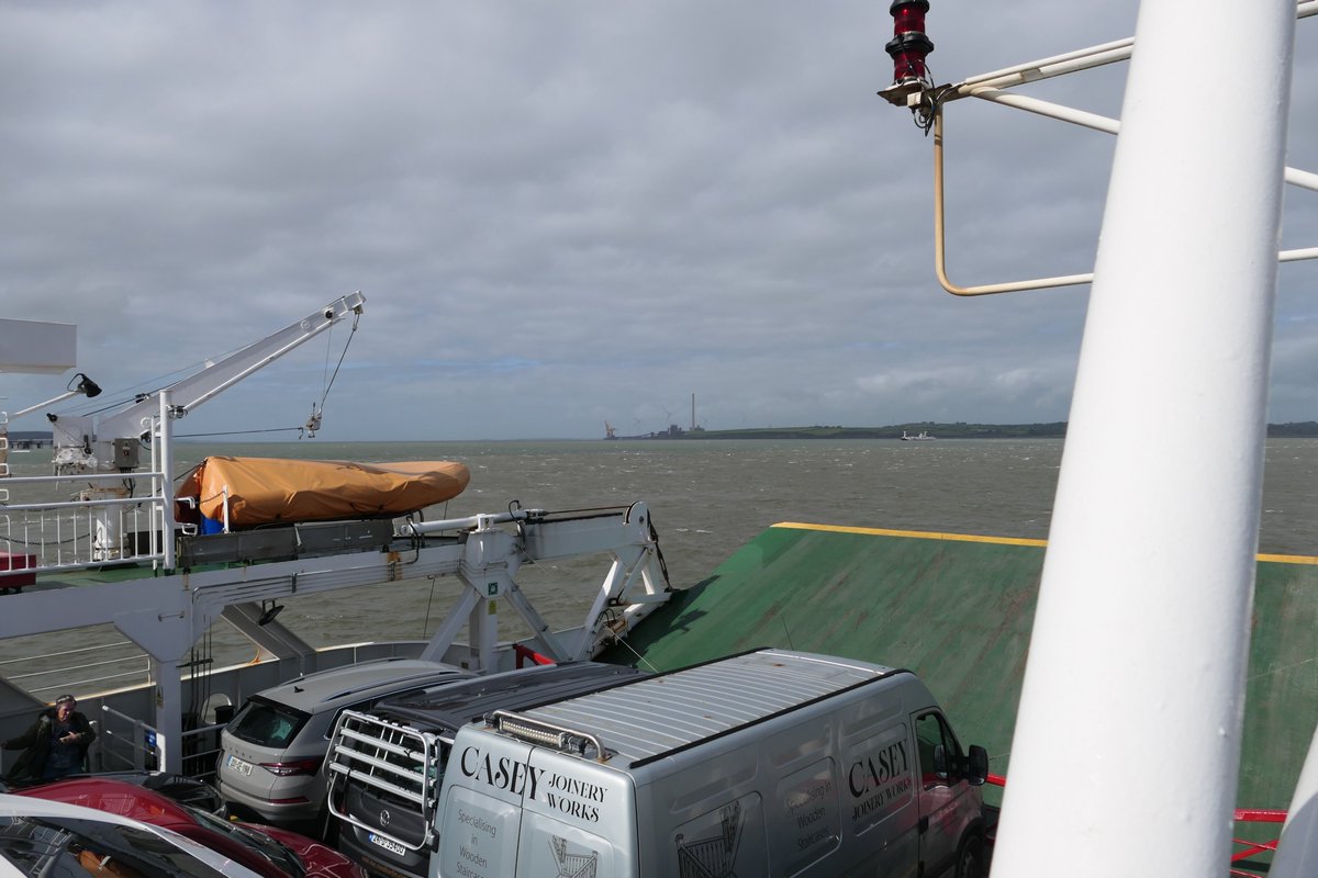 thremnir's tweet photo. Took the ferry home today, after the #Birdwatch meet. First time on it in a while! #TarbertKillimer https://t.co/XcD9IioNtr