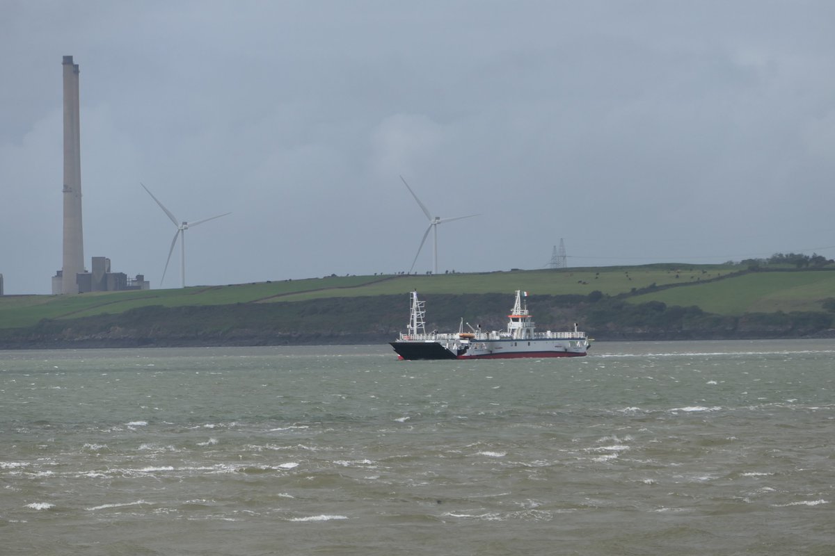thremnir's tweet photo. Took the ferry home today, after the #Birdwatch meet. First time on it in a while! #TarbertKillimer https://t.co/XcD9IioNtr