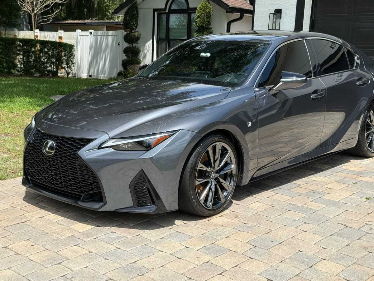 ChereBarncww's tweet photo. POV: You book a mobile detailer while WFH. The team arrives, your car gets washed, vacuumed, steam-cleaned, and waxed, and you never leave your chair. Cheaper than the shop, with zero time wasted. Tag a friend with a disaster-zone car. https://t.co/SMAjhkZhi3