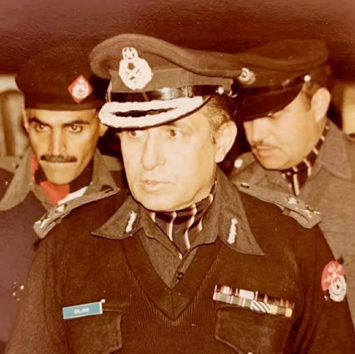 MehmudJan's tweet photo. Dil Jan Khan Marwat, the well-known senior Pakistani civil servant and police officer from Lakki Marwat, had a very distinguished career.
Born: 11 November 1934, Lakki Marwat, Khyber Pakhtunkhwa. 
Joined the Police Service of Pakistan (PSP) on 21 January 1961. https://t.co/VpgNzpkp8u