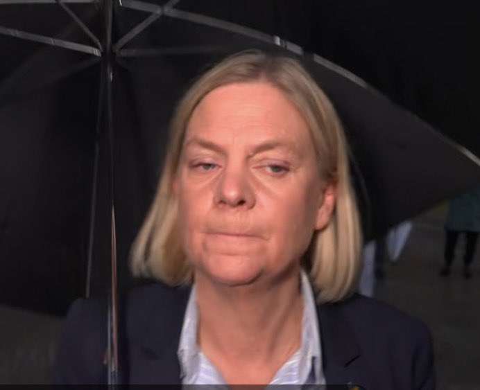 Bbiiddee's tweet photo. Jag är inte alls sur, jag är ett charmtroll, jag vet inte var ni får det ifrån! 👿 https://t.co/fy62hiF9zp