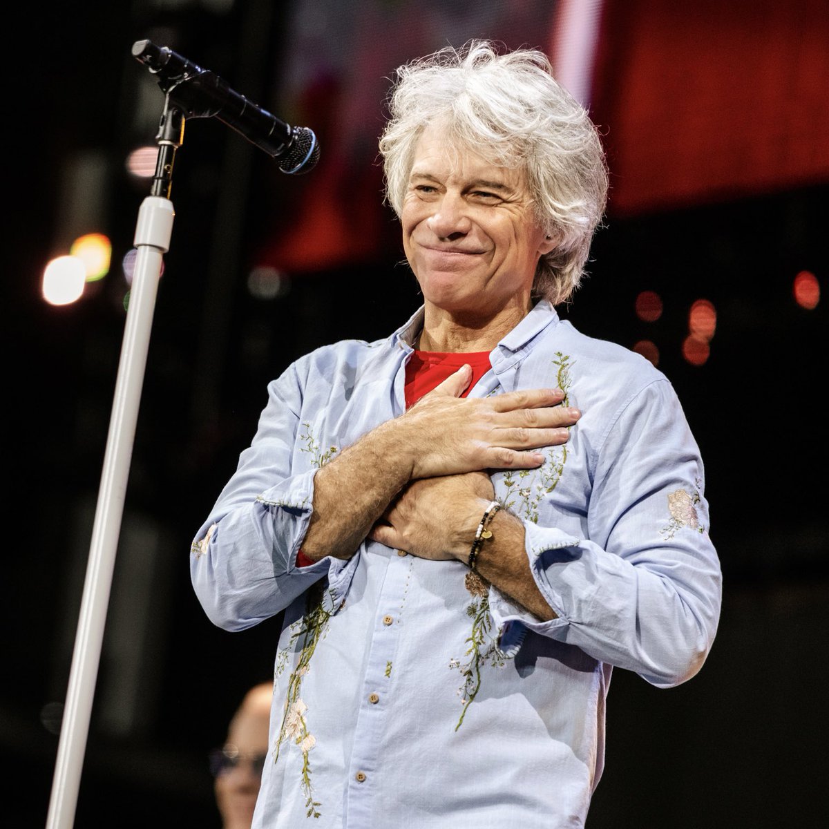 BonJovi's tweet photo. And just like that… three legendary nights at @wembleystadium. Wembley came alive every night, and London, you gave us memories we’ll never forget. 🇬🇧❤️

📷: @davidbergman | Cherie Hansson https://t.co/y3WpTNnGL6