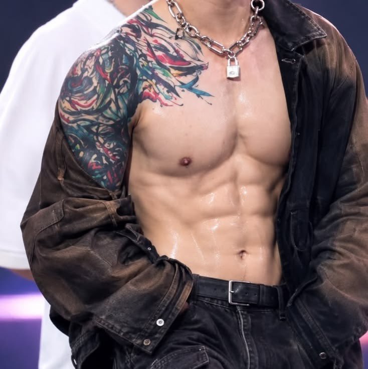 aegiguu's tweet photo. no el jungkook ese día molestando a taehyung xq se le veía un poco de teta, y luego el enseñando LAS DOS TETAS con razón taehyung no quería ni que se apoye en el https://t.co/N2dxUwVnZD
