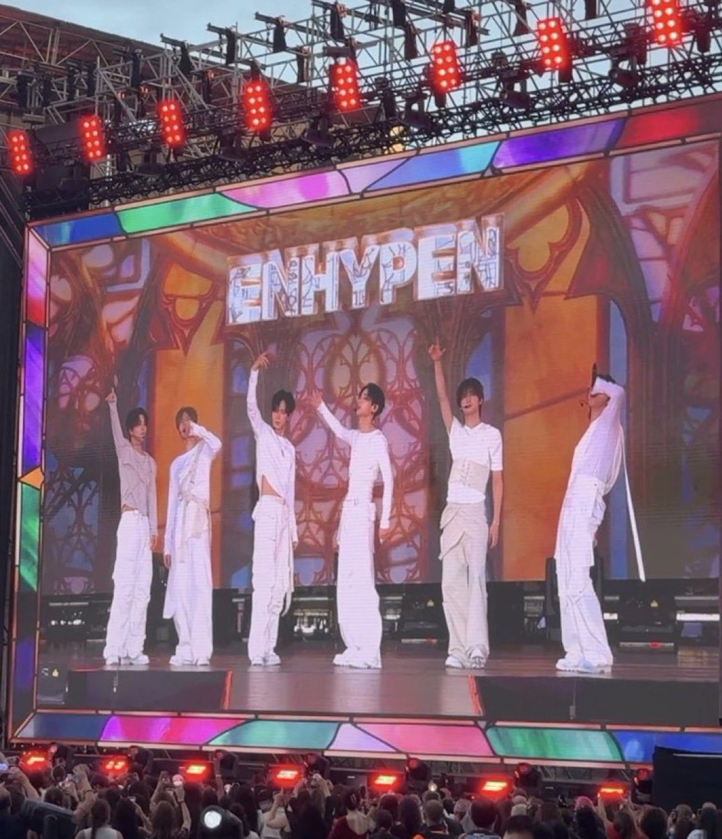 leowondiary's tweet photo. ENHYPEN DRIVE ONE 😭😭 https://t.co/ESyC48SxVE