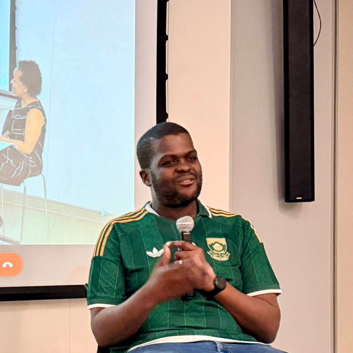 vukosi's tweet photo. The Researcher             The Research 🇿🇦

Building the African AI We Want! https://t.co/Fd6ROlNUfO