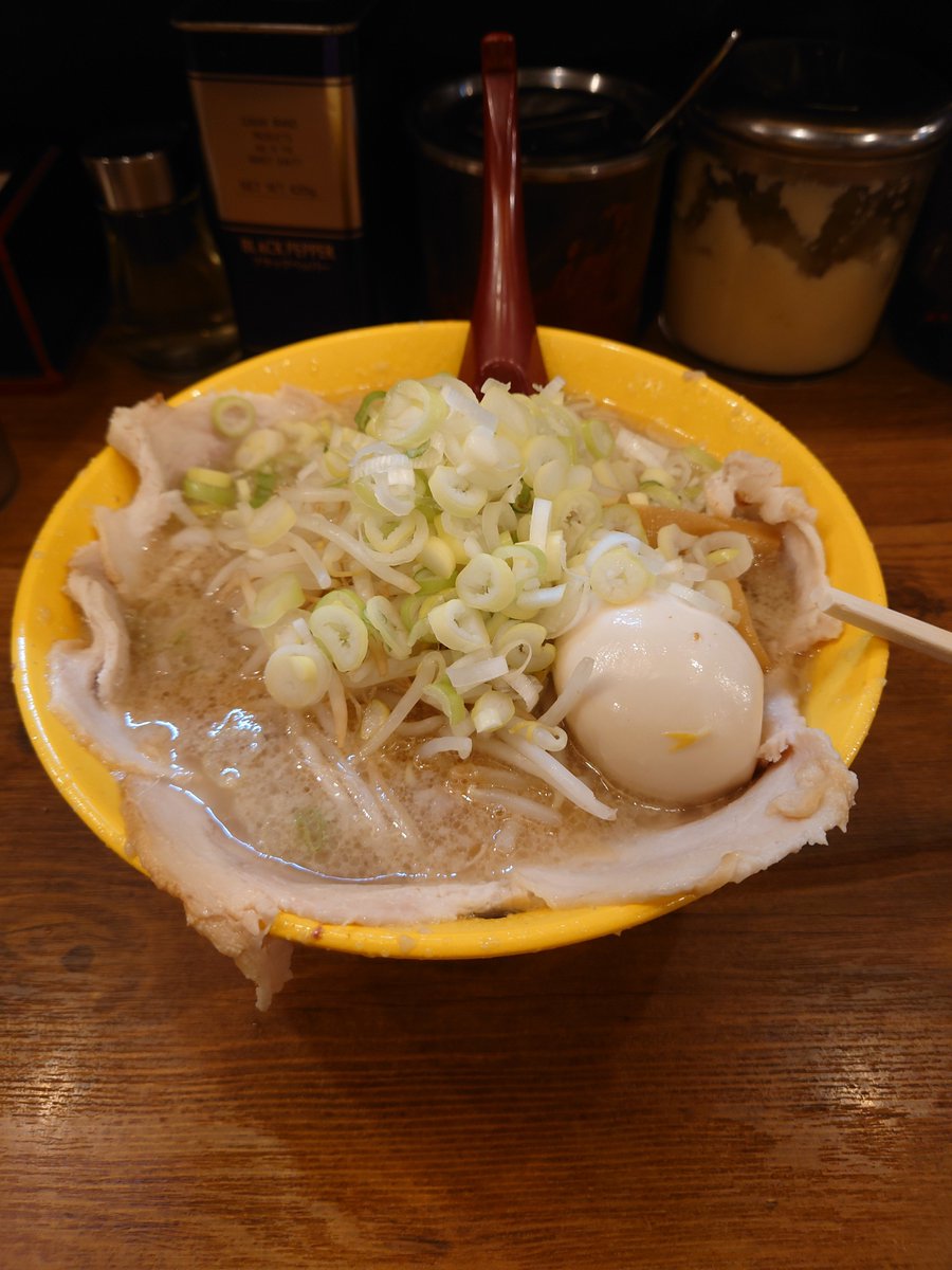 kousabo's tweet photo. 酒の後のコッテリラーメン美味い・・・寝起きの胃もたれ怖い https://t.co/TI2d32vdYt