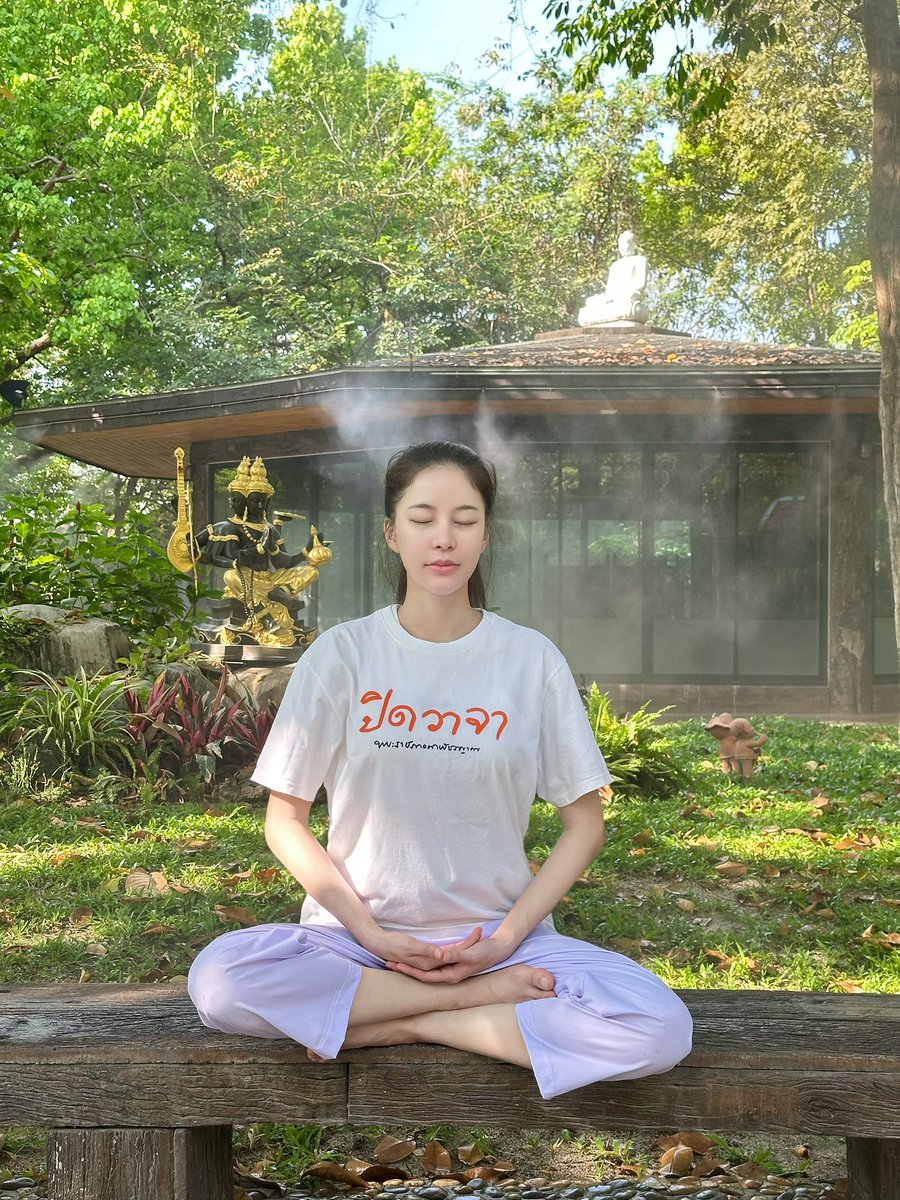 Puinoonwrsr's tweet photo. พวงเอ็งจะเอาอีหลีคัก ข้าจะกลับไปบวชละเด้อ💨 https://t.co/MbZf0Ux8SS