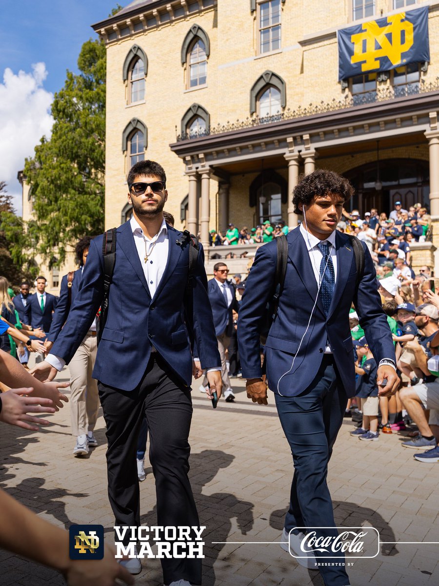 NDFootball's tweet photo. First Victory March of the year ☘️

#GoIrish☘️ | @CocaCola https://t.co/sO9deetXHz