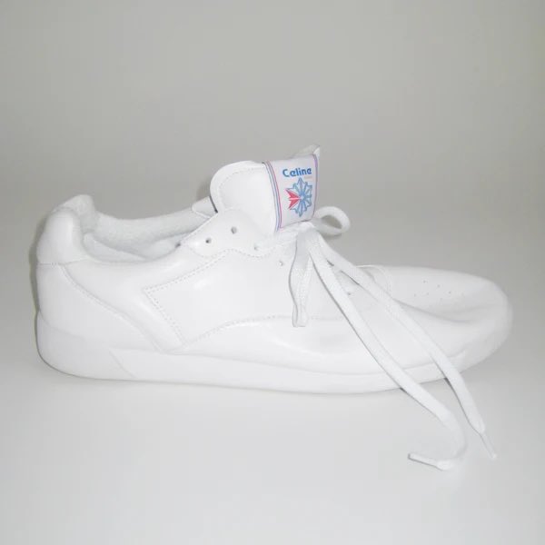 diegom_m's tweet photo. Celine x Reebok Freestyle Lo. El otro día comentábamos en la oficina las ganas que tenemos de que Reebok vuelva a ser lo que era. Entiendo que incuben la baja y no la alta, este fue su gran éxito en los 80, pero hoy veo muy complicado que funcione el calzado alto. https://t.co/80XKUlcN4O
