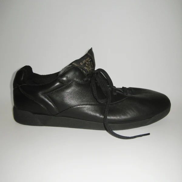 diegom_m's tweet photo. Celine x Reebok Freestyle Lo. El otro día comentábamos en la oficina las ganas que tenemos de que Reebok vuelva a ser lo que era. Entiendo que incuben la baja y no la alta, este fue su gran éxito en los 80, pero hoy veo muy complicado que funcione el calzado alto. https://t.co/80XKUlcN4O