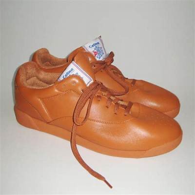diegom_m's tweet photo. Celine x Reebok Freestyle Lo. El otro día comentábamos en la oficina las ganas que tenemos de que Reebok vuelva a ser lo que era. Entiendo que incuben la baja y no la alta, este fue su gran éxito en los 80, pero hoy veo muy complicado que funcione el calzado alto. https://t.co/80XKUlcN4O