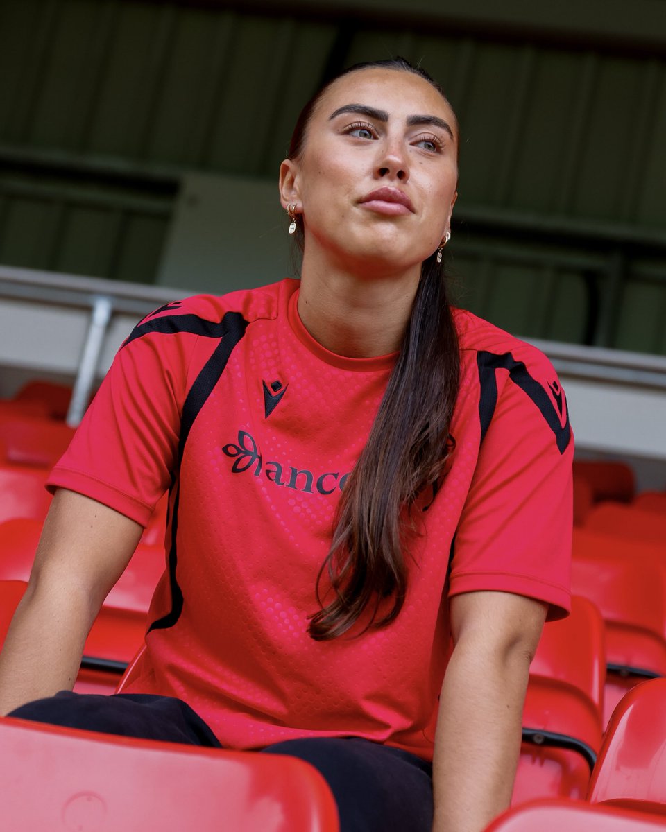 WrexhamAFCWomen's tweet photo. Settling in 🫶

🔴⚪️ #WxmAFC https://t.co/jeG9XrgaY3