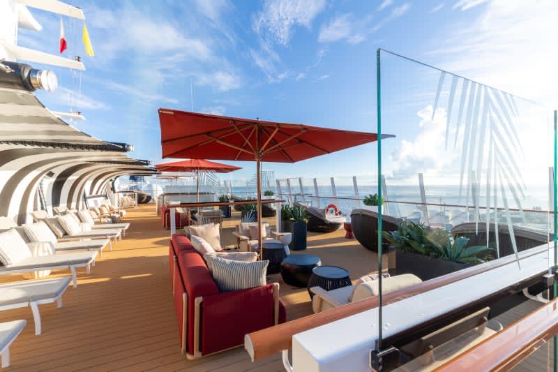magicalmainst's tweet photo. 🌅 Aboard the renewed Celebrity Solstice, every day is an invitation to relax, recharge, and take in the view. From serene outdoor spaces and comfortable loungers to endless ocean vistas and unforgettable sunsets, this is where modern comfort meets timeless cruising.
Whether you' https://t.co/RiwK04IE40