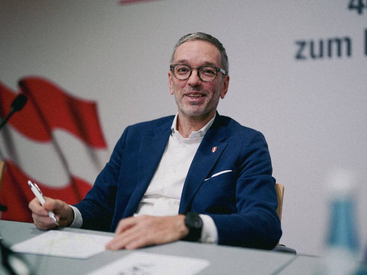 Harryprohazka's tweet photo. Herbert Kickl,nach Jörg Haider der beste Parteiobmann, den die FPÖ je hatte 💪
Klar in seinen Positionen, konsequent und zielstrebig, wenn es um die Interessen unseres Volkes 🇦🇹 geht.
Freiheit, Heimat und Verantwortung – dafür steht die FPÖ 💙 https://t.co/55jCaN2VIc
