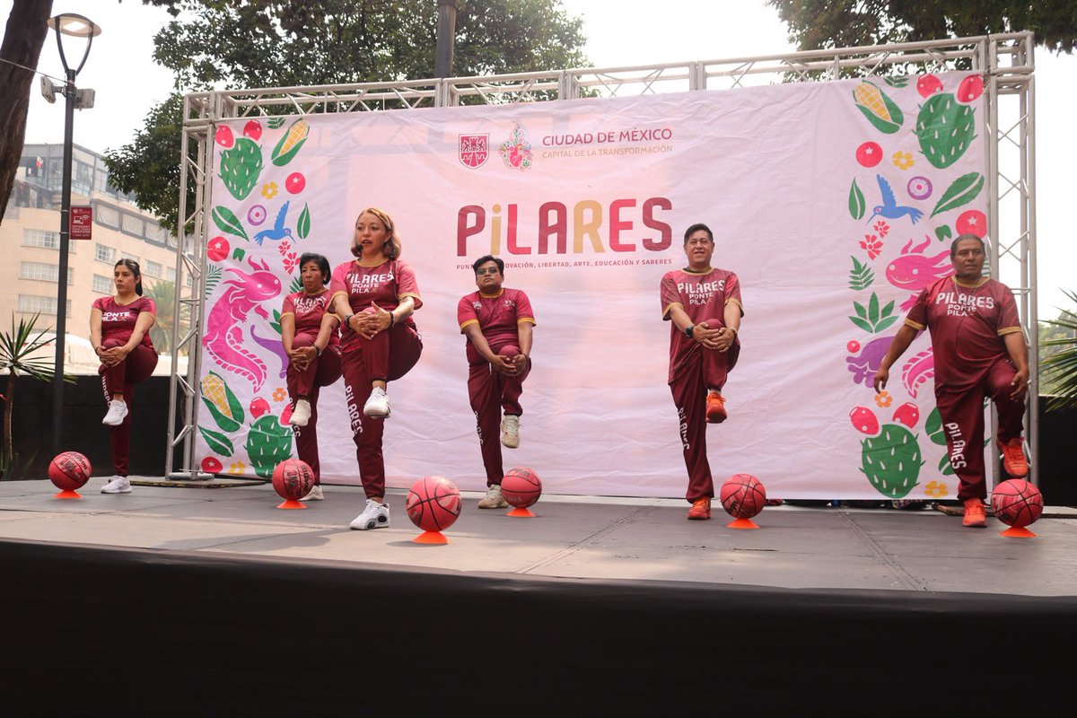 CdmxPilares's tweet photo. 🏀✨ ¡La energía del basquetbol se vivió en grande!

Este fin de semana se llevó a cabo el primer entrenamiento rumbo a la Clase Nacional de Basquetbol, un encuentro donde niñas, niños, jóvenes y personas de todas las edades se dieron cita para disfrutar del deporte, aprender nuevas habilidades y compartir la emoción de jugar en comunidad. ⛹️‍♀️⛹️‍♂️🔥🤝🏀

Desde #PontePila impulsamos espacios gratuitos que promueven la activación física, el bienestar y la convivencia entre las y los habitantes de la Ciudad de México. 💚✨