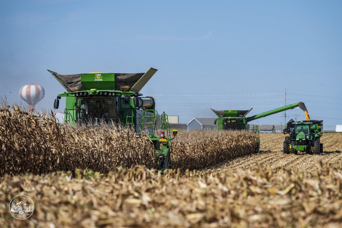fieldskiesframe's tweet photo. Harvest26 is a GO in Central Iowa!!! https://t.co/vB9GQ39GpJ